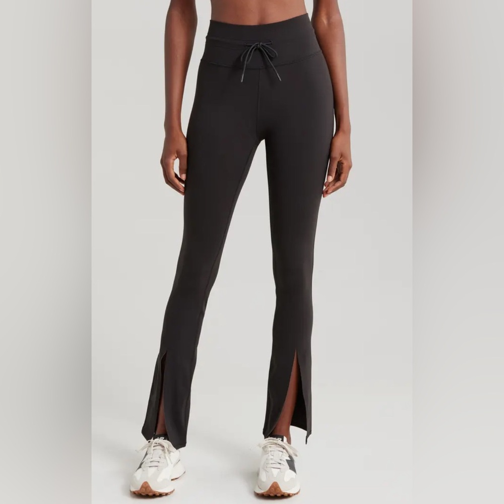 Vuori Daily Split Flare Pant